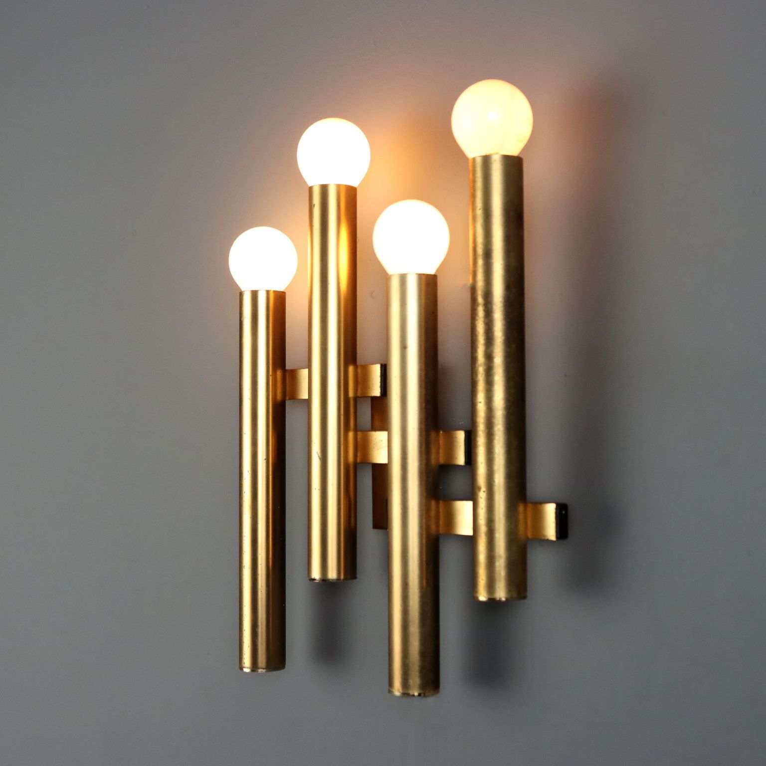 Wandlamp van vermessingd metaal, jaren 1970 photo for sale