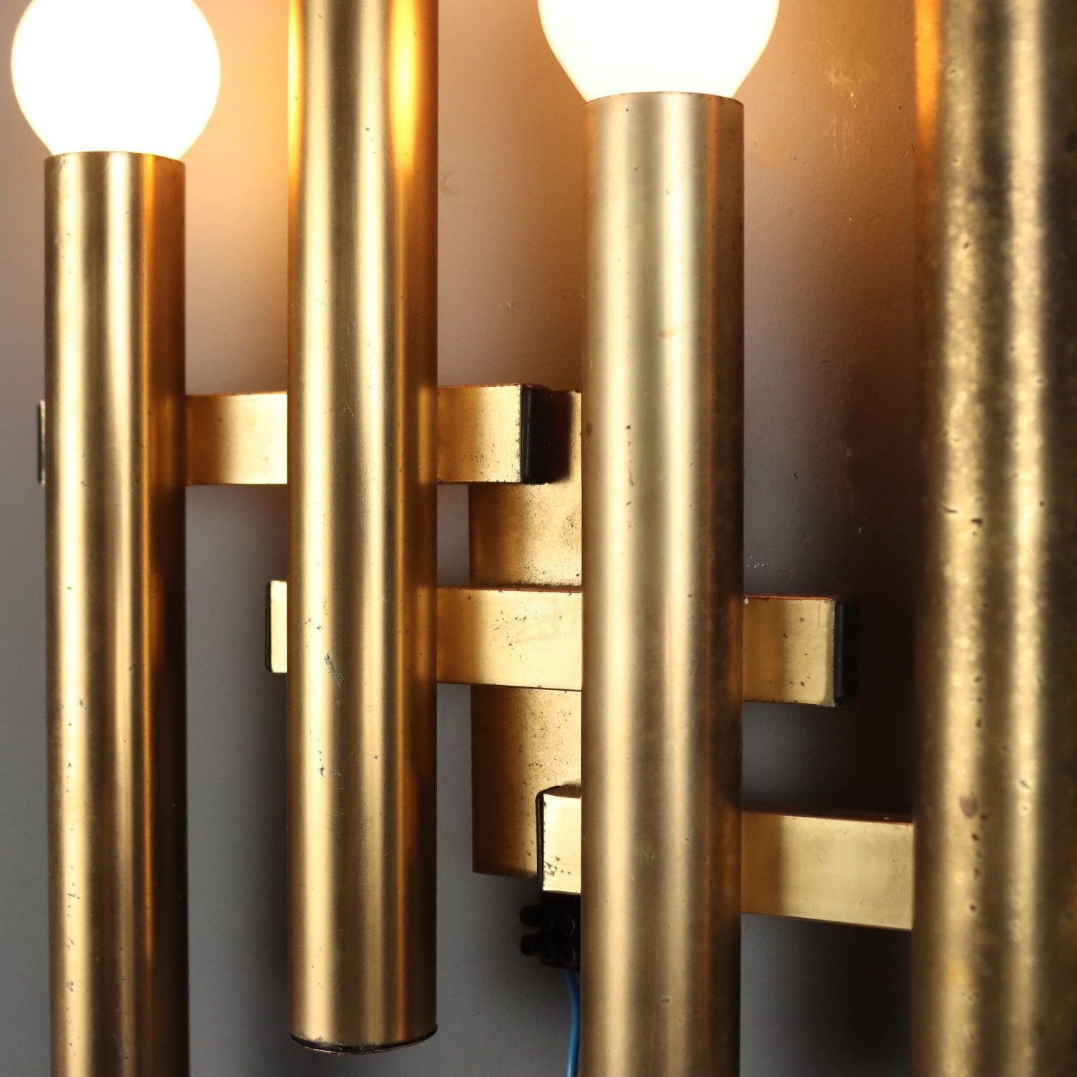 Wandlamp van vermessingd metaal, jaren 1970 photo Verlichting