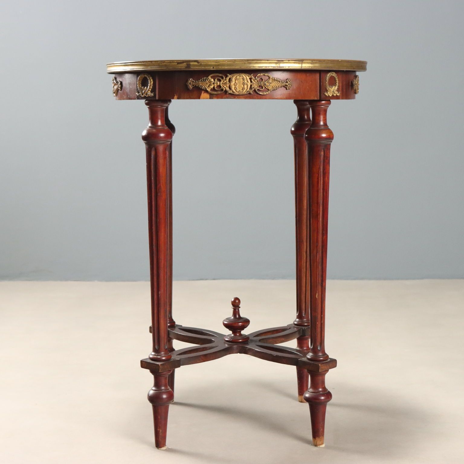photo furniture Petite table d'époque en acajou et marbre, Italie, XXe siècle