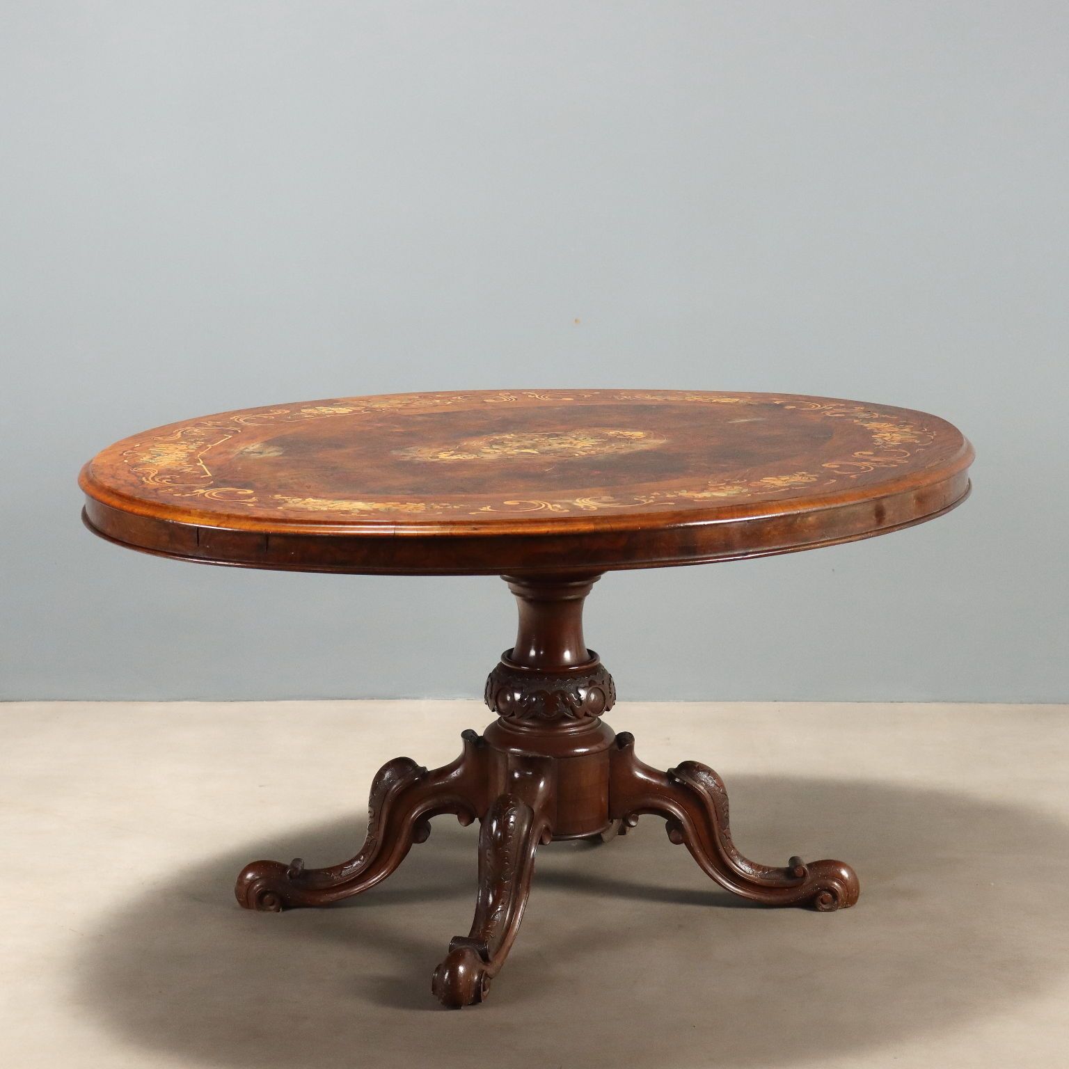 Table à plateau basculant en acajou incrusté, Angleterre, XIXe siècle