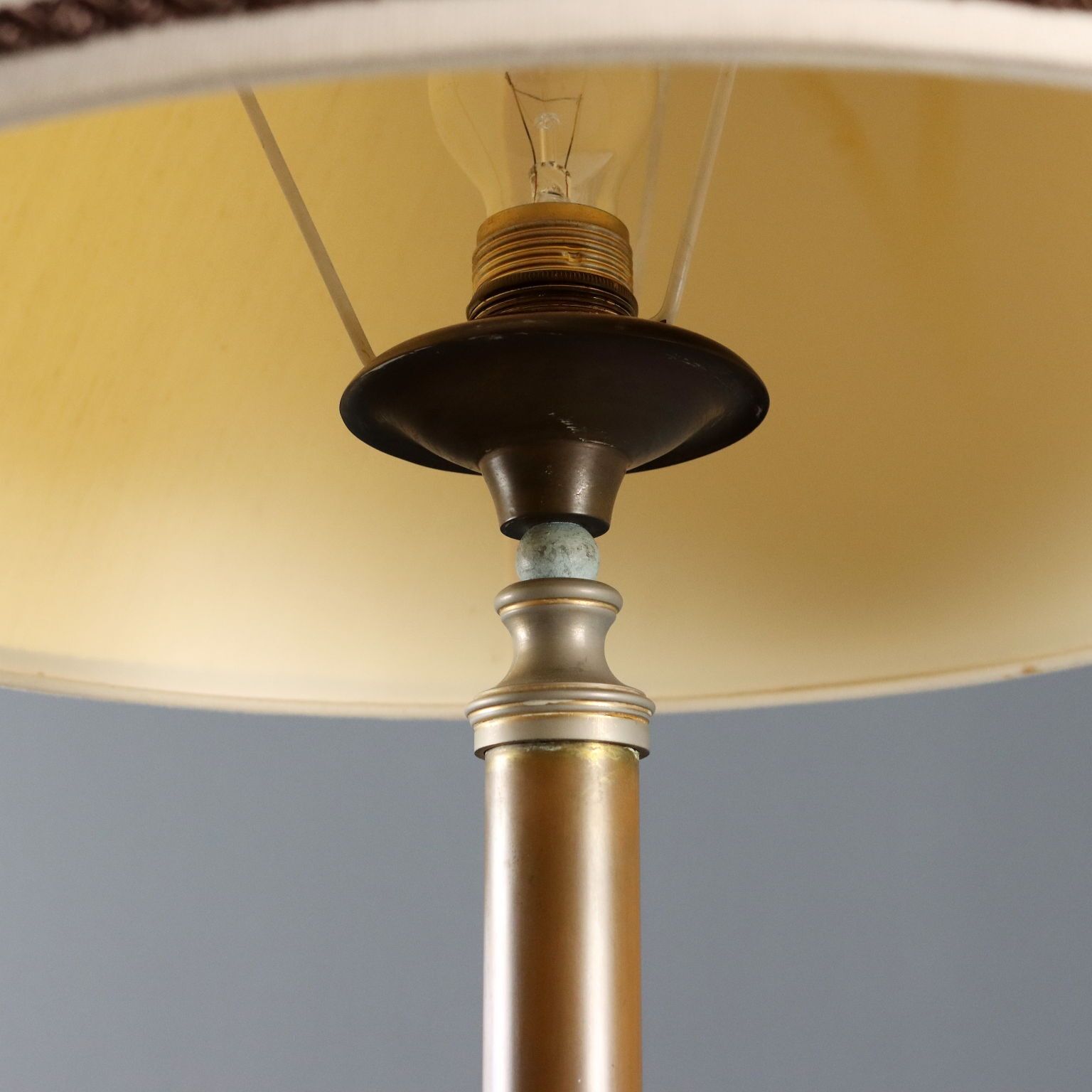 Vintage vloerlamp, messing, marmer, stoffen kap, Italiaans design, ca. jaren 1950 photo 410.0
