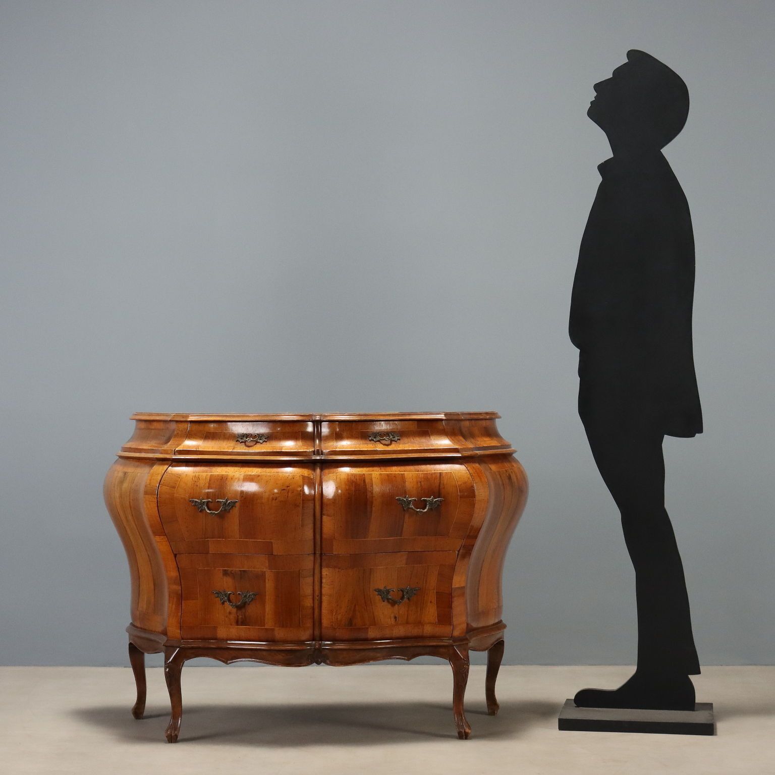 Commode de style Chippendale en bois, Italie, XXe siècle photo for sale