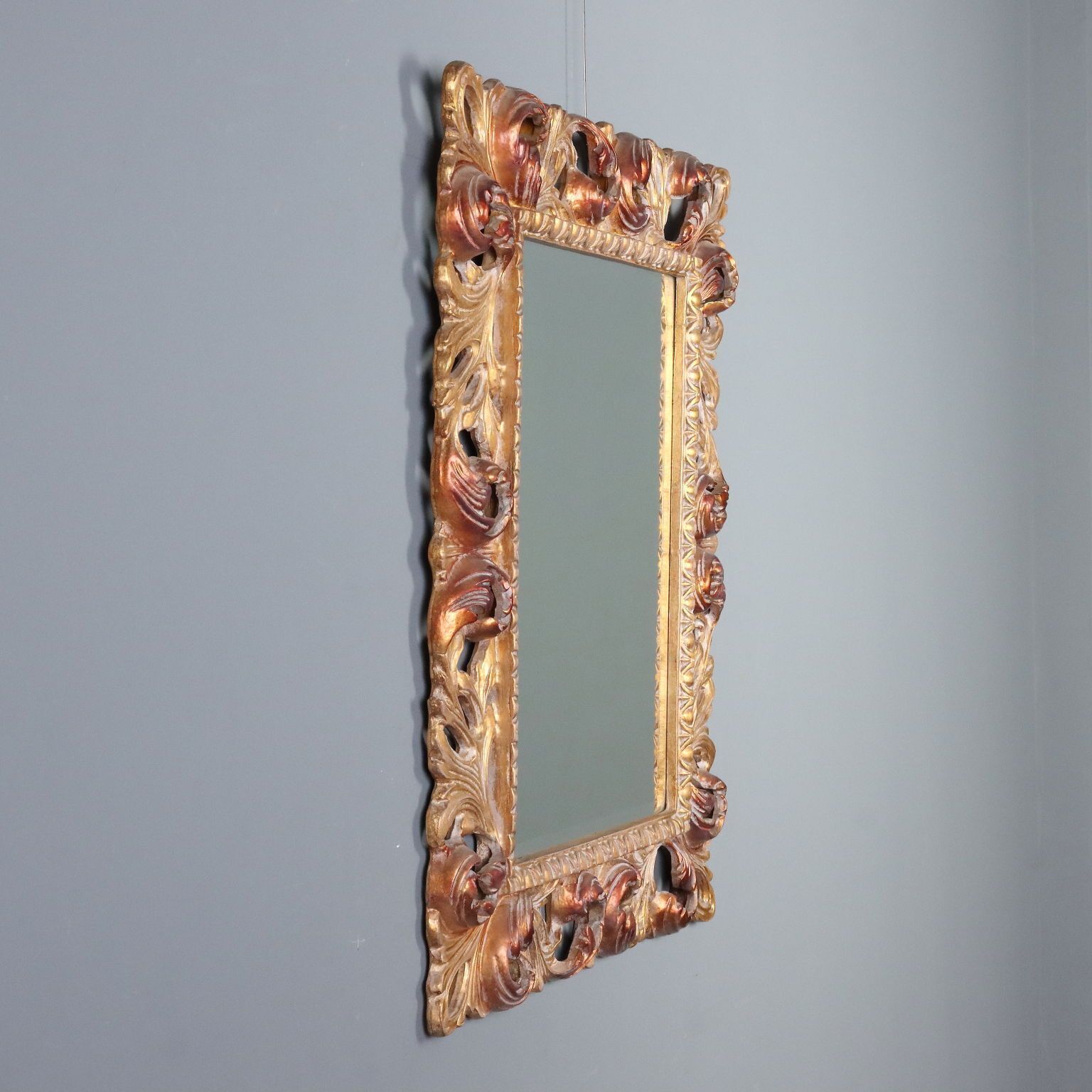 Miroir en bois doré de style baroque photo Décoration