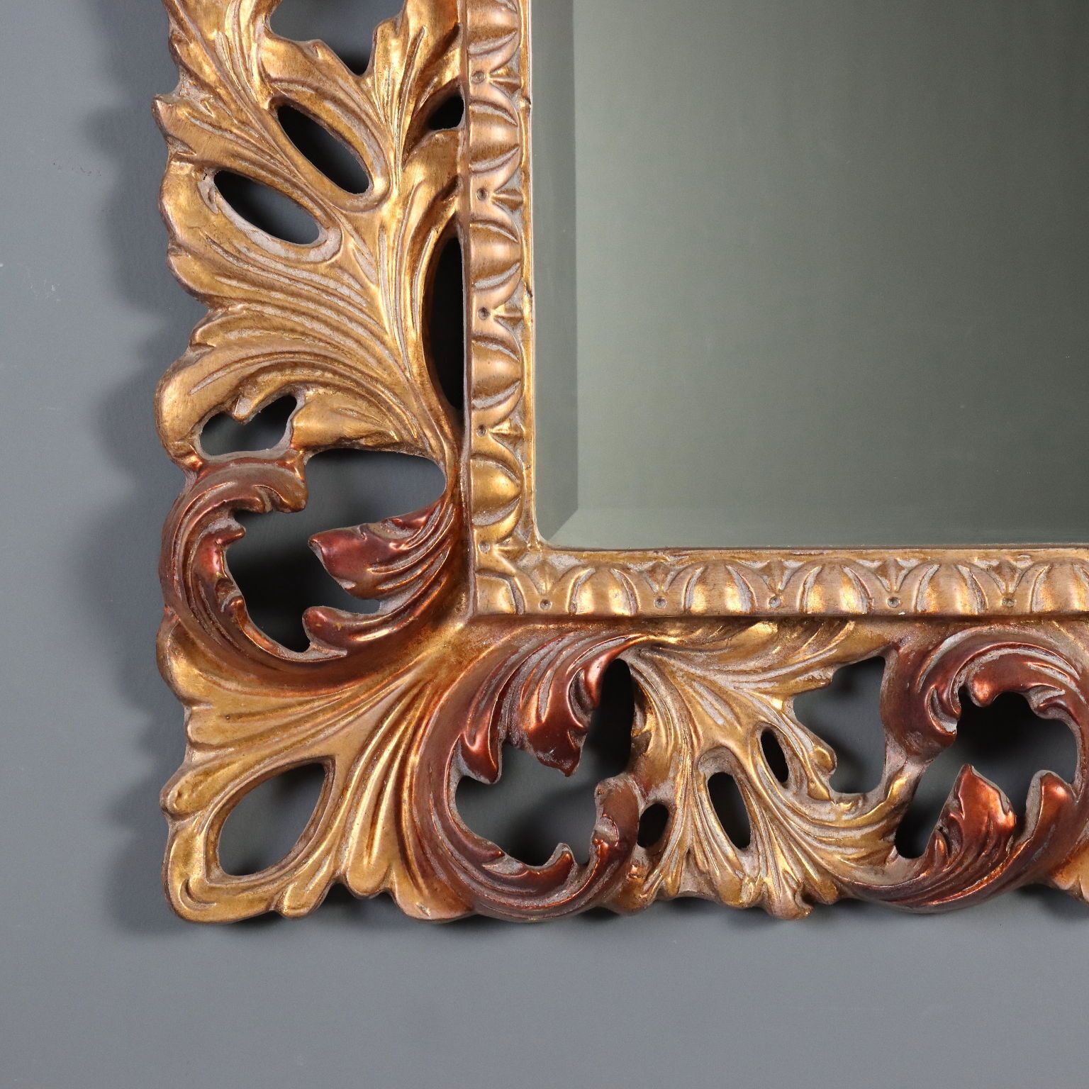 Miroir en bois doré de style baroque photo buy