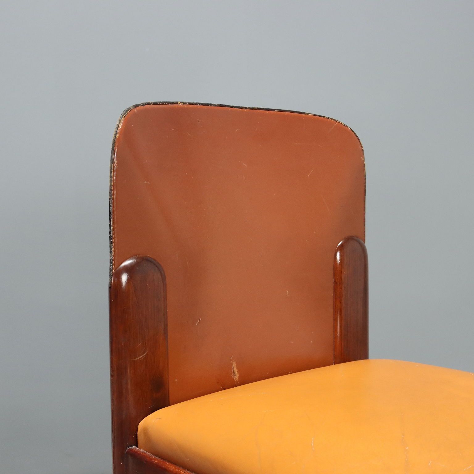 Ensemble de huit chaises par Silvio Coppola pour Bernini photo Mobilier