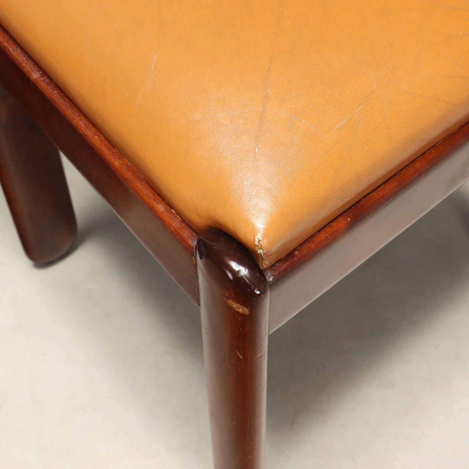 Ensemble de huit chaises par Silvio Coppola pour Bernini photo vinterior