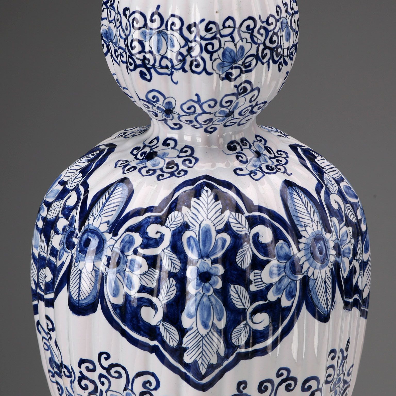 Vase d'époque en majolique, manufacture Aprey, France, XIXe siècle photo vinterior
