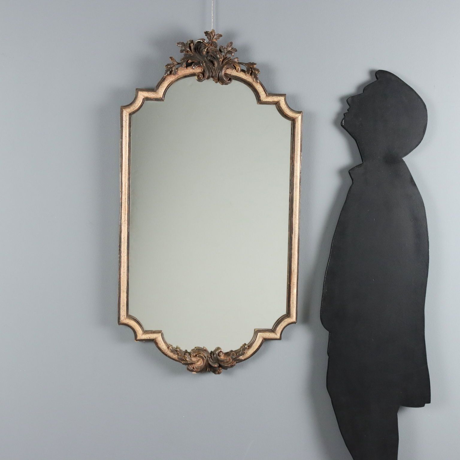 Miroir d'époque en bois sculpté et laqué, Italie, XXe siècle photo for sale
