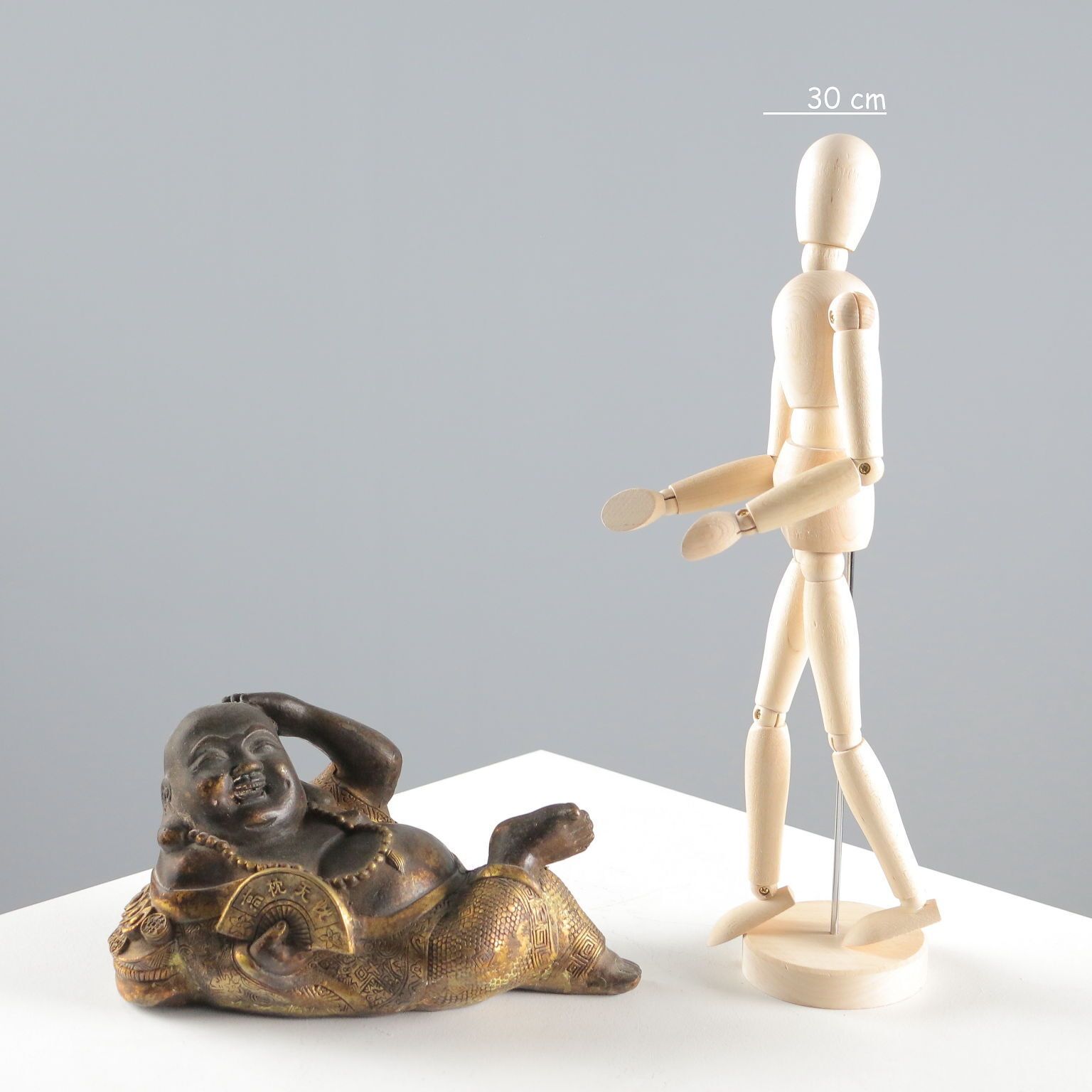Budai bronzen sculptuur photo furniture