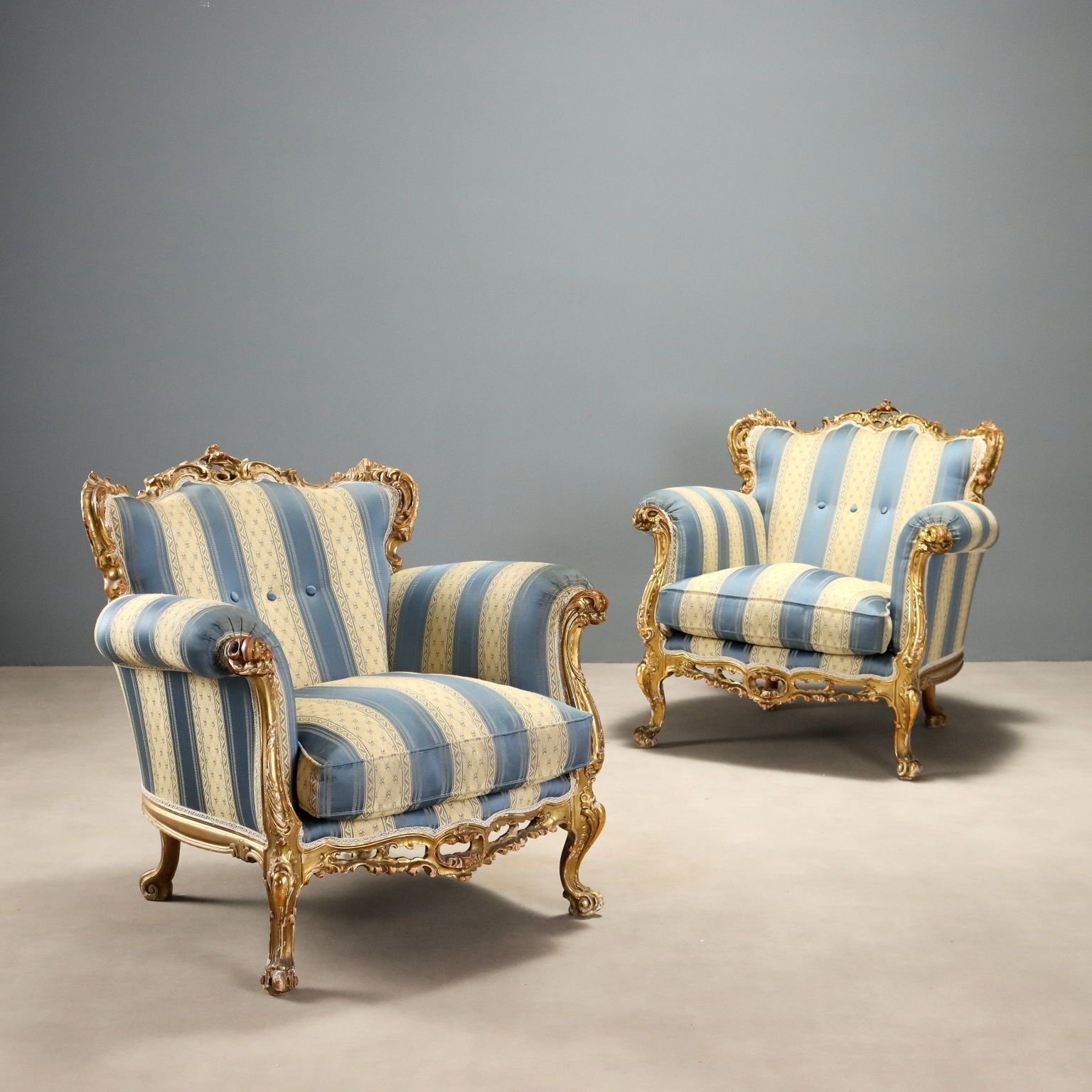 Fauteuils d'époque de style baroque, bois sculpté, XXe siècle