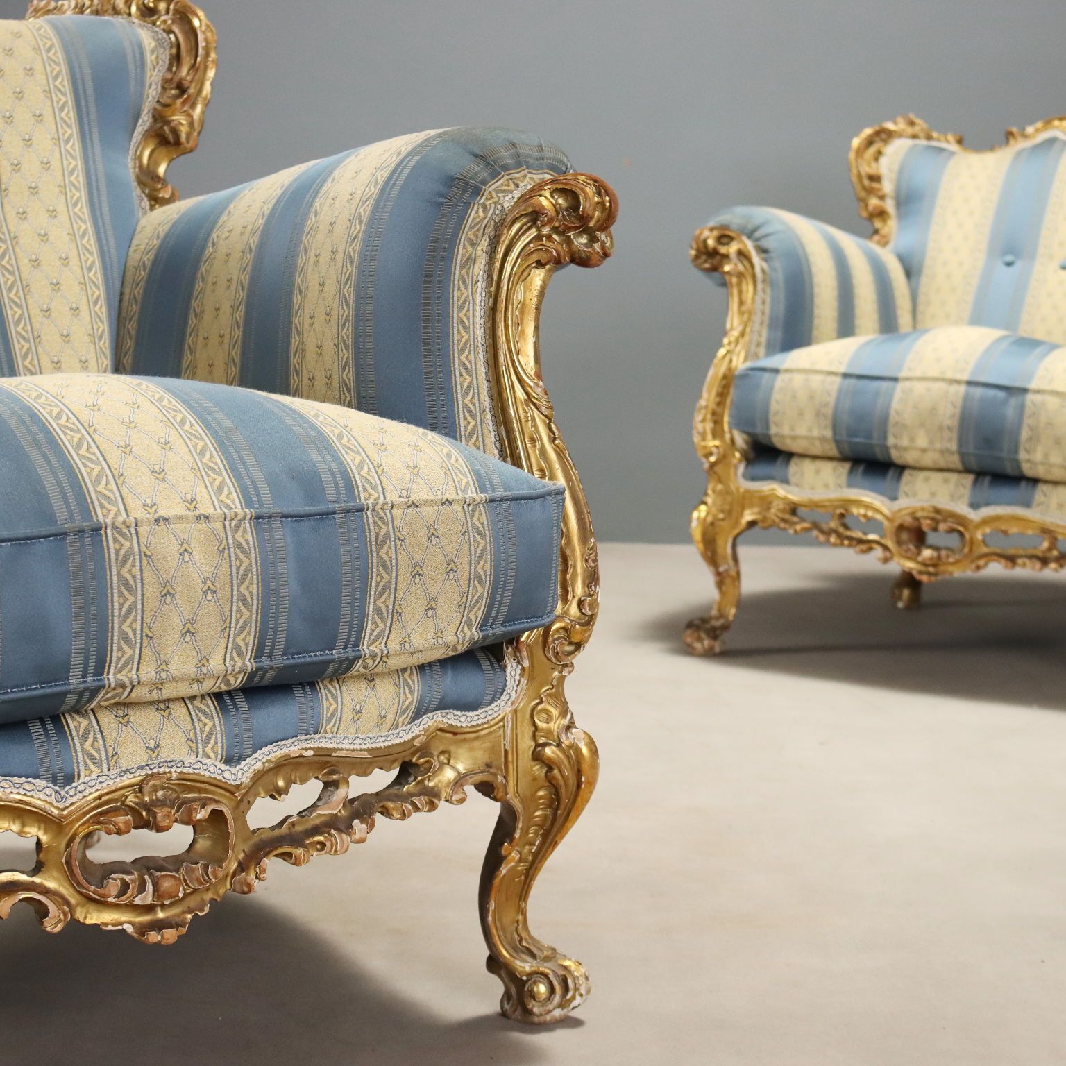 Fauteuils d'époque de style baroque, bois sculpté, XXe siècle photo Mobilier