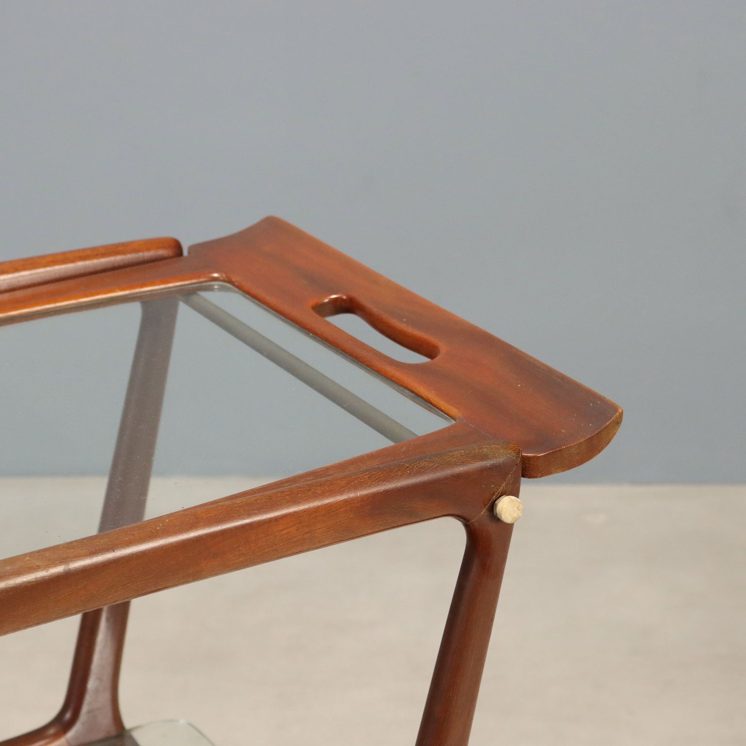 Serveerwagen van beuk en glas, jaren 1950-60 photo Meubels