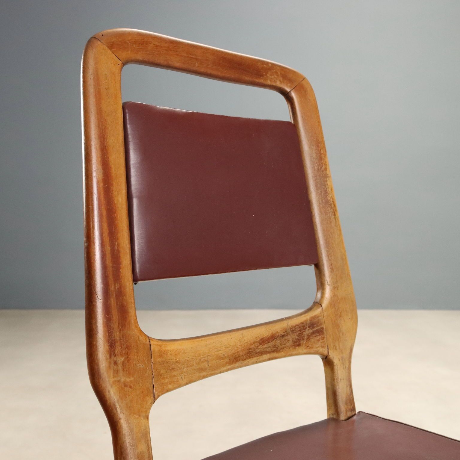 Vintage stoelen beukenhout kunstleer bekleding design jaren 1950 photo vinterior