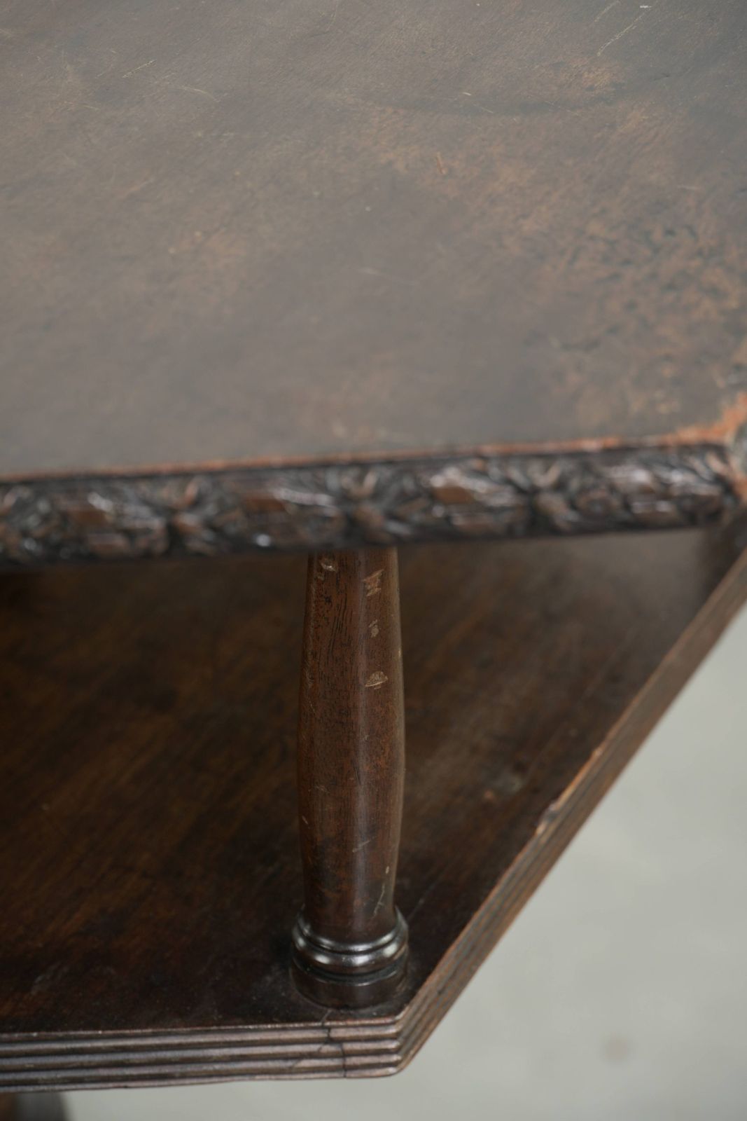 photo for sale Antiek Houten Engelse Draaibare Boekenstandaard/Bijzettafel uit de 19e Eeuw met Zeshoekig Tafelblad