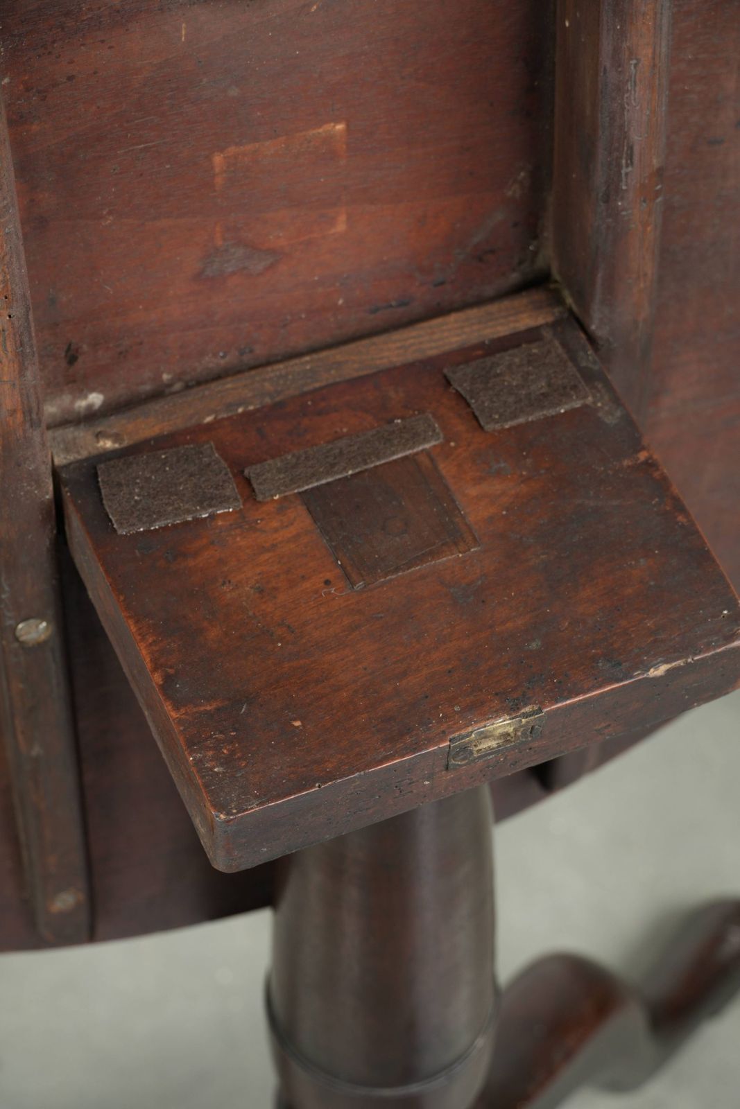 Furniture Round Antique English Tilt Top Table/Side Table From The Early 19th Century With A Beautiful Patina. photo