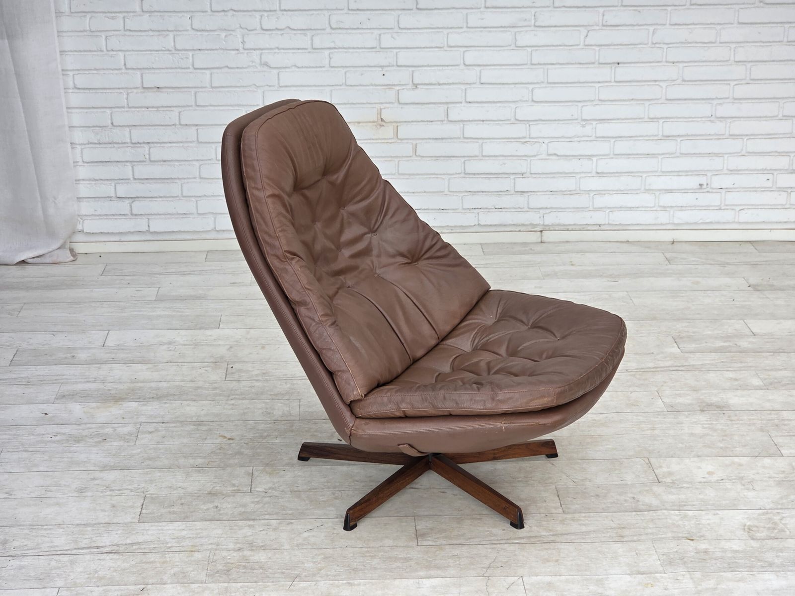 Ca. jaren 1970, Deens design van Madsen & Schubell, verstelbare draaifauteuil. photo for sale