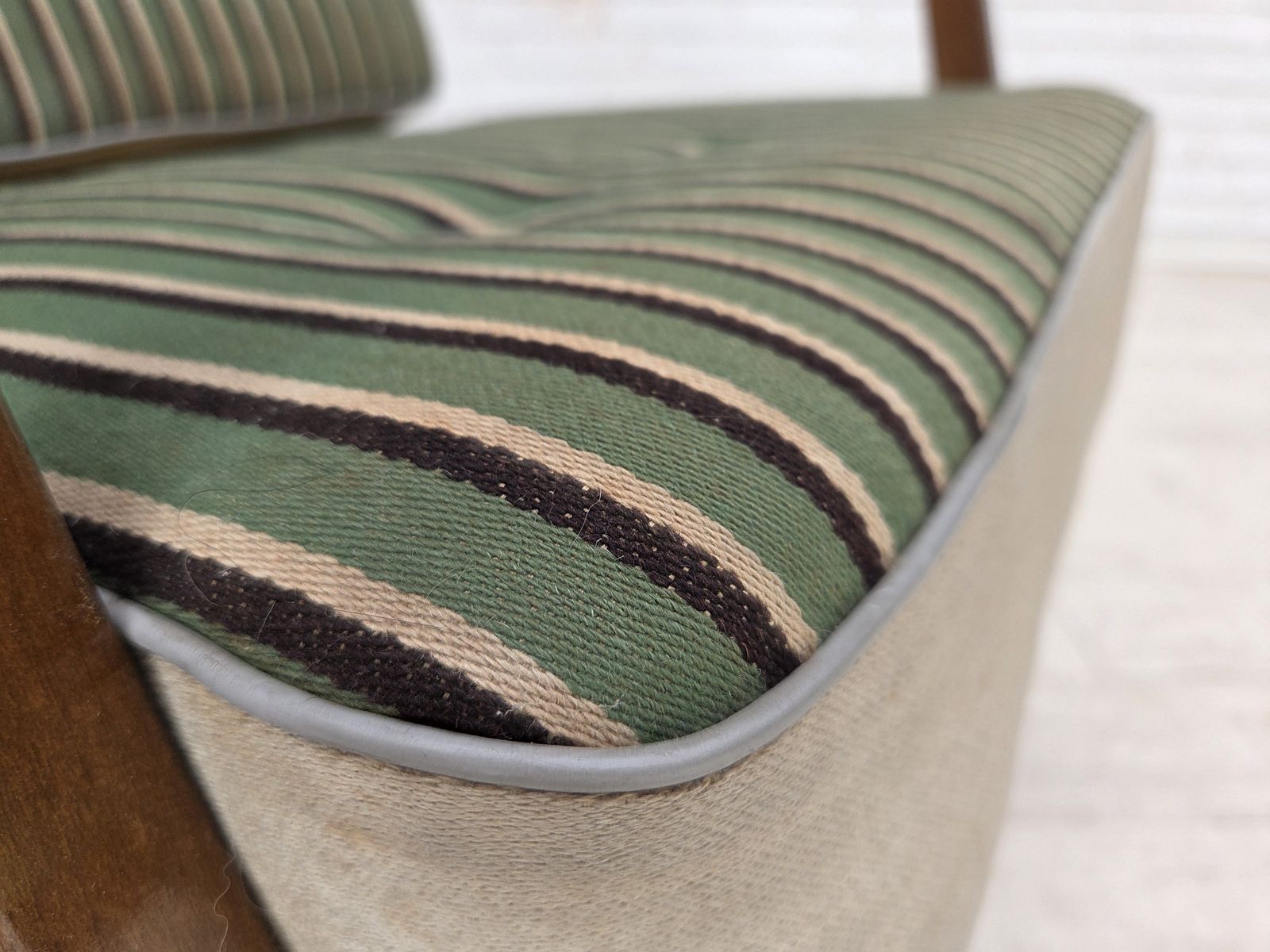 Jaren 1960, Deense fauteuil, meubelwol, beukenhout. photo 870.0