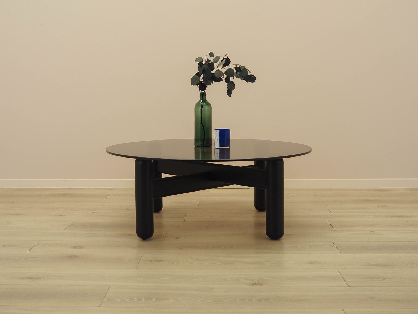 Italiaanse salontafel van gerookt glas op houten onderstel, jaren 1990 photo vinterior