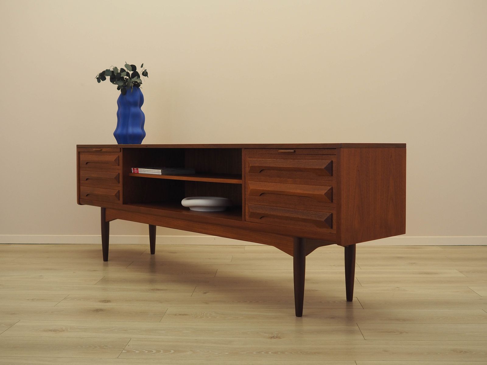 Deens teakhouten dressoir met uitschuifbare bladen en lades, jaren 1970 photo Meubels
