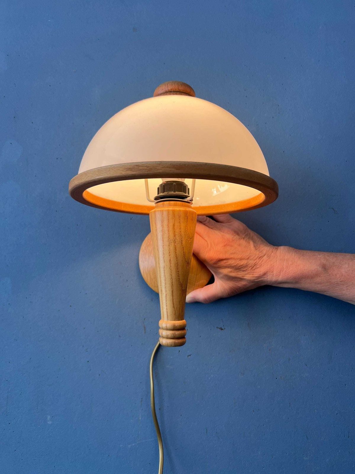 Vintage Steinhauer Wandlamp Mid-Century Verstelbare Houten Arm Plexiglas Lamp photo vinterior