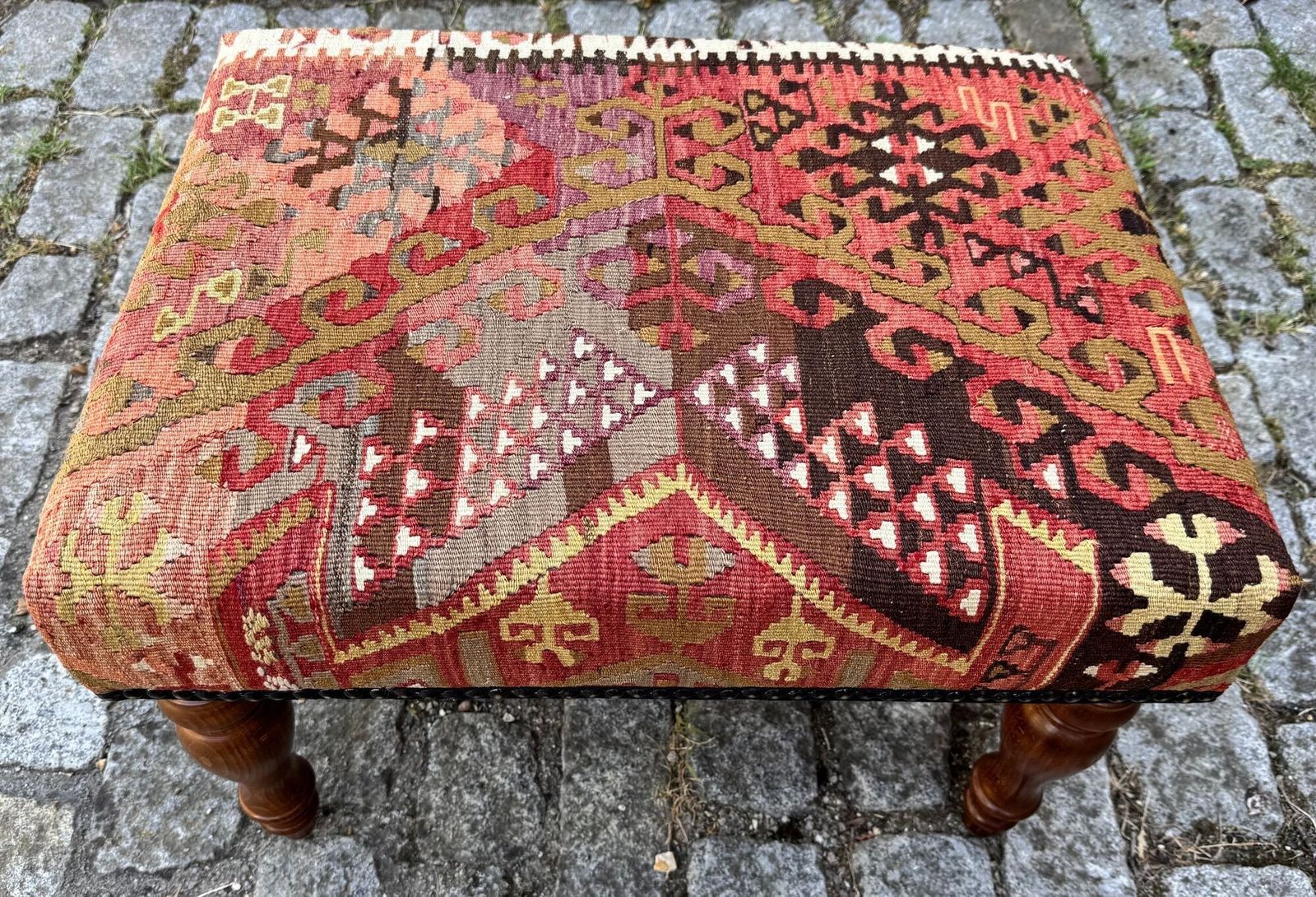Kilim Beklede Kruk 0,63m x 0,47m x H0,39m photo 440.0