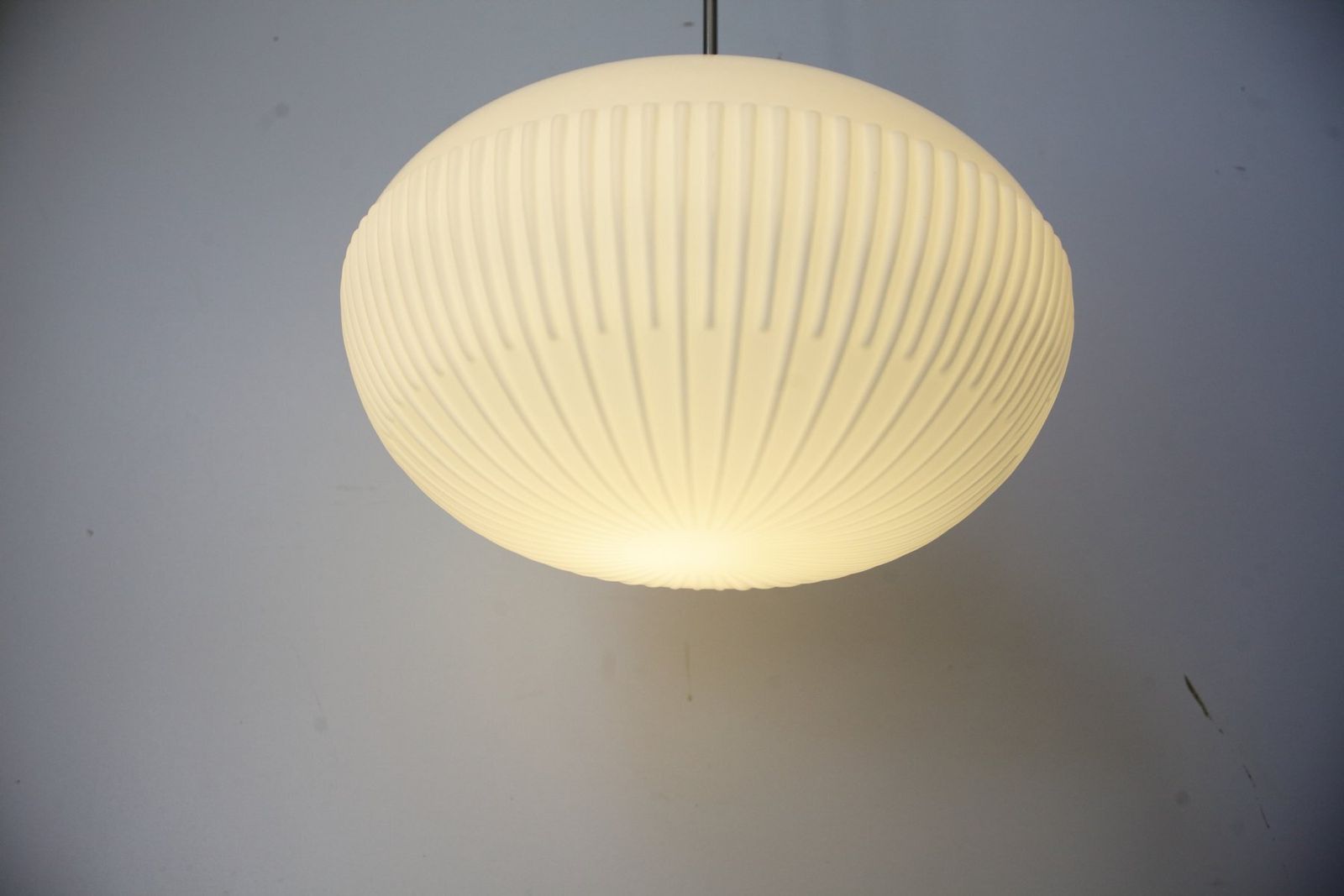 photo for sale Mid-Century Opaal en Chroom Hanglamp van Karel Volf, jaren 1970