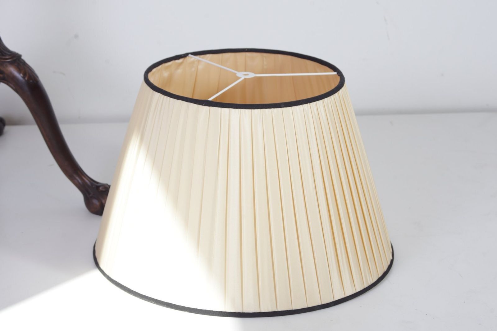 photo vintage Vloerlamp in Georgische stijl, eind 19e eeuw