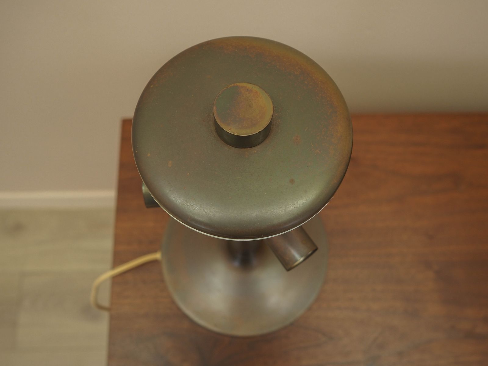989.0 Deense Bureaulamp Ca. Jaren 1960 Met Lensvorming Kap, Bruine Metalen Voet, Art Deco Invloeden photo