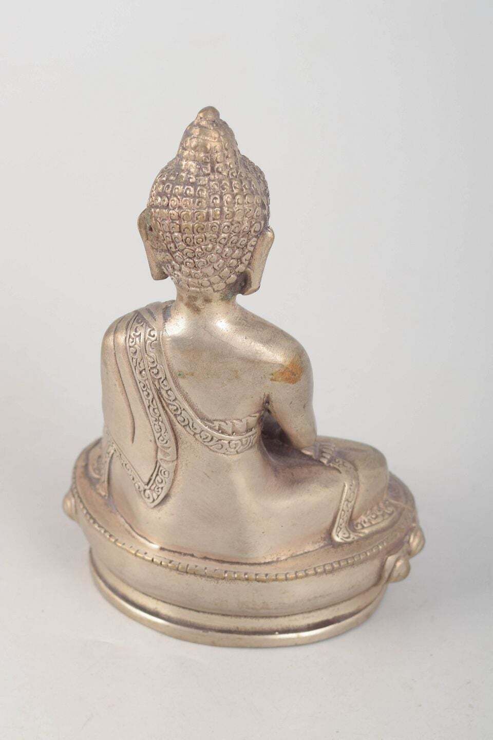 Statuette de Bouddha assis en métal argenté, Asie, XIXe siècle photo for sale