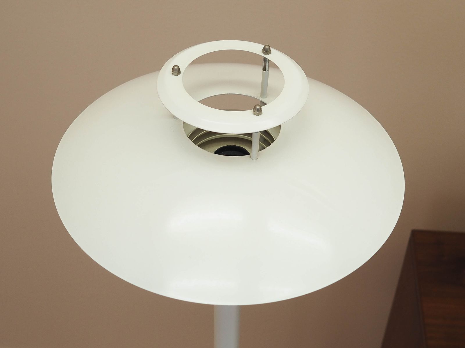 Deense vloerlamp in wit metaal, minimalistisch Scandinavisch design, jaren 1970 photo furniture