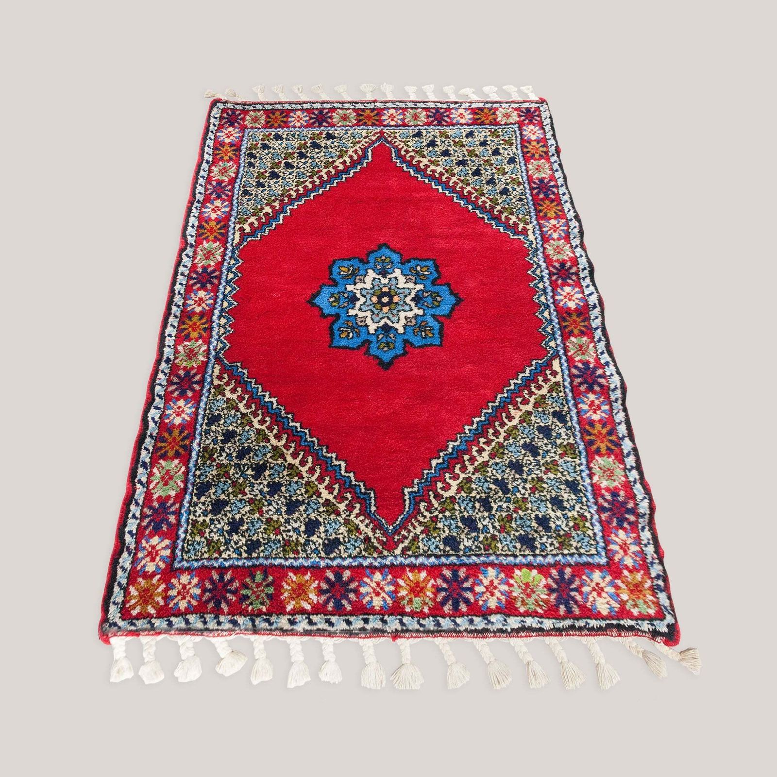 Vintage Hand Knotted Moroccan Berber Wool Rug   180 × 123 Cm photo furniture