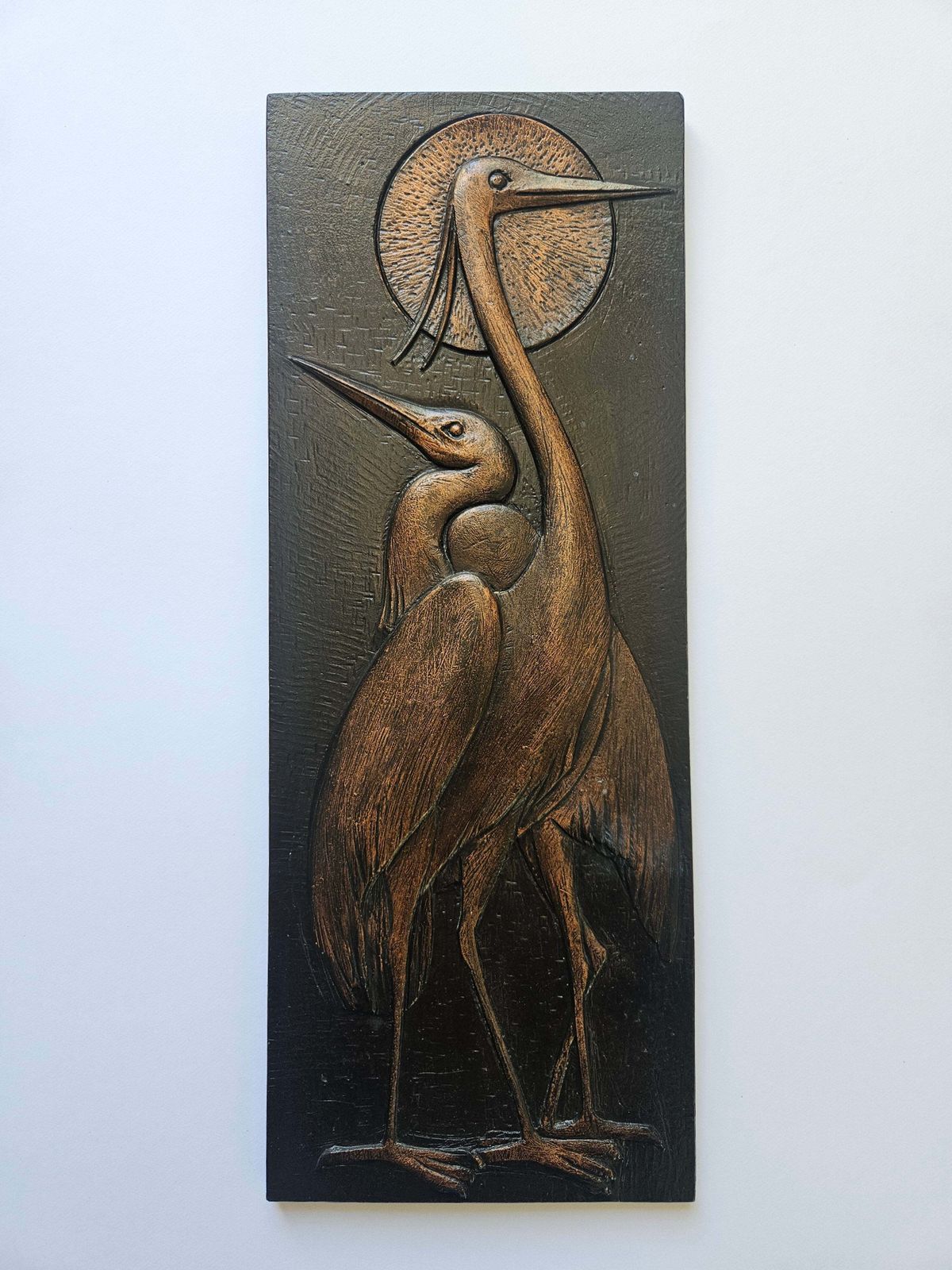 Zeldzaam houten wandreliëf met reigers, ca. jaren 1960 photo vinterior