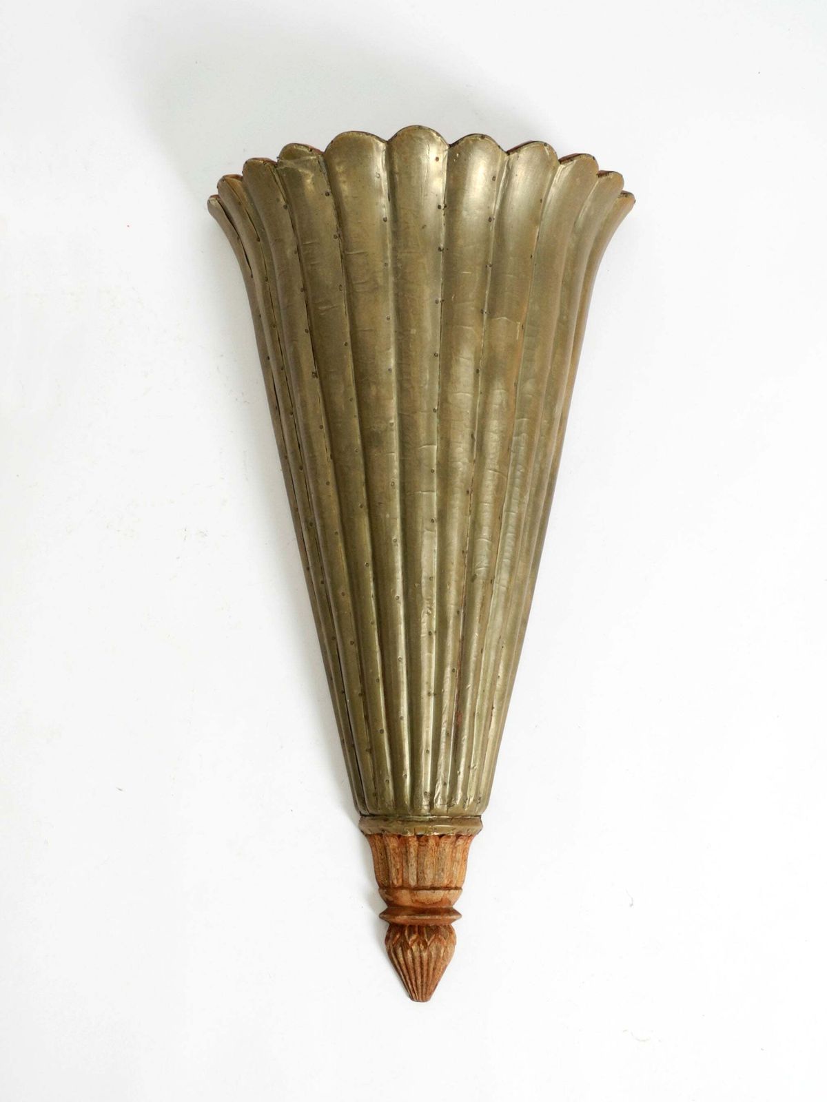 Paar zeldzame grote wandlampen uit de jaren 1950 van hout bekleed met aluminium photo 1177.0