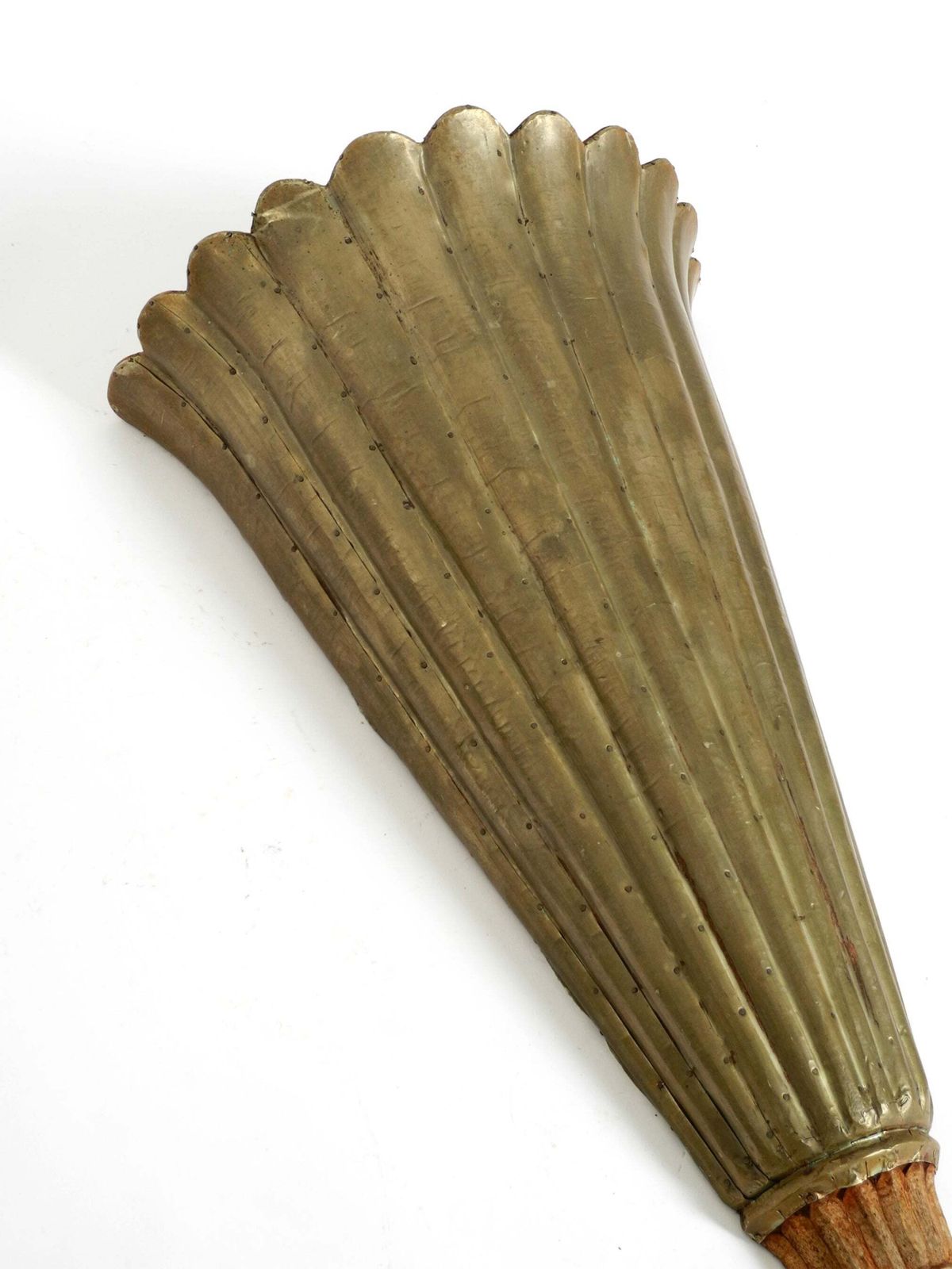 photo for sale Paar zeldzame grote wandlampen uit de jaren 1950 van hout bekleed met aluminium