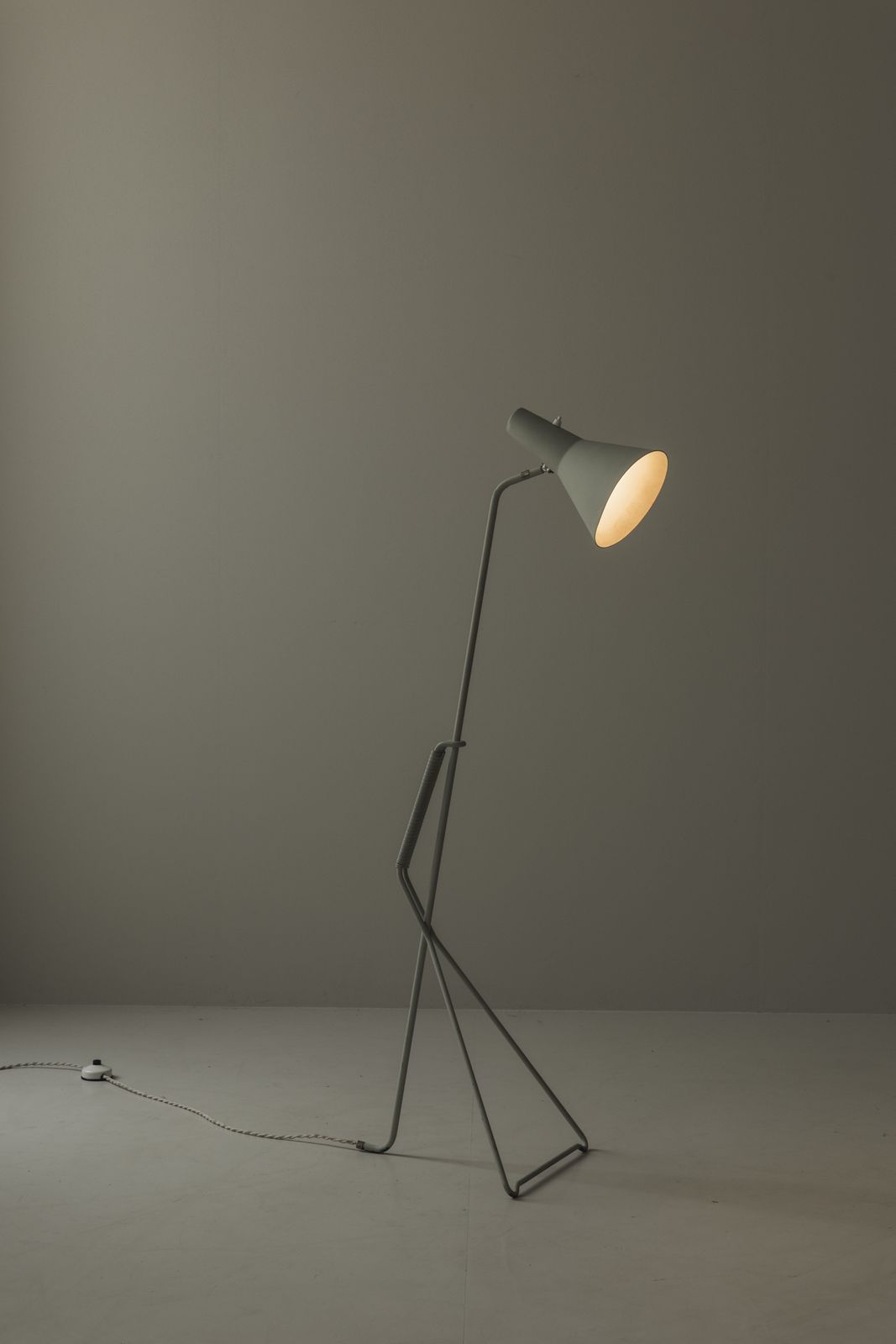 Sculpturale vloerlamp, model E1770, van Svend Aage Holm Sørensen voor Asea, ca. jaren 1950 photo for sale
