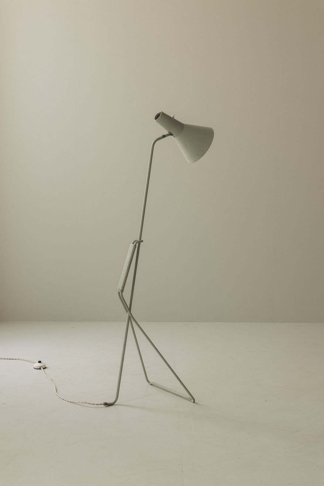 Sculpturale vloerlamp, model E1770, van Svend Aage Holm Sørensen voor Asea, ca. jaren 1950 photo Verlichting