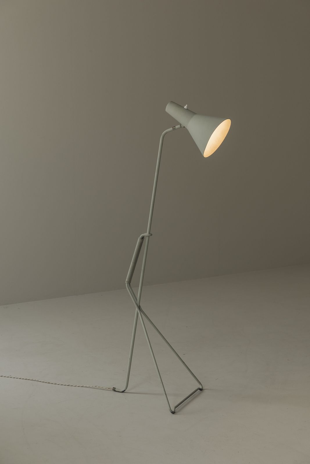 Sculpturale vloerlamp, model E1770, van Svend Aage Holm Sørensen voor Asea, ca. jaren 1950 photo buy