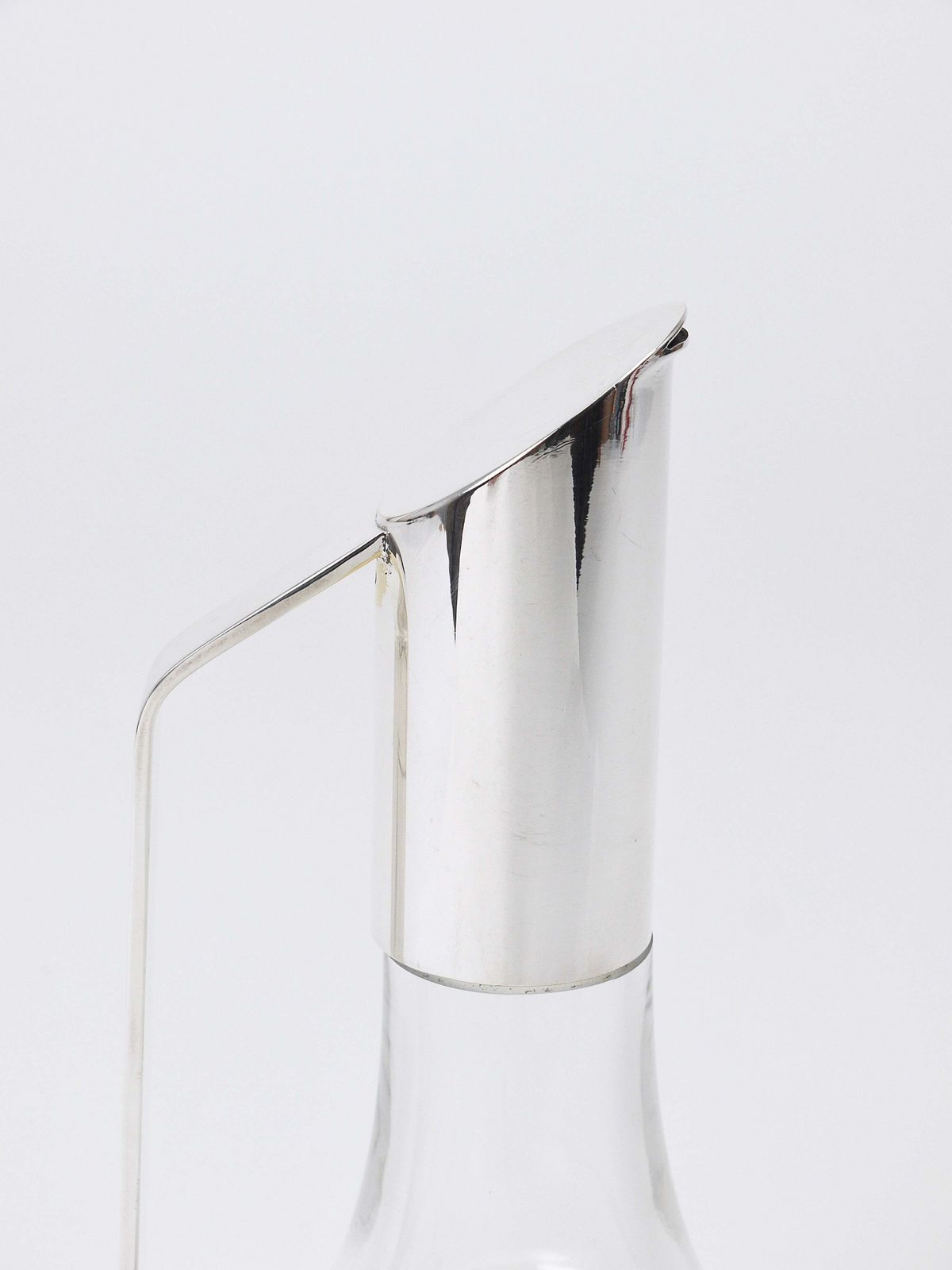 photo furniture Riedel Mesa Elegante Zilveren Kristallen Karaf, Decanteerkaraf, Kan, Italië, jaren 1980