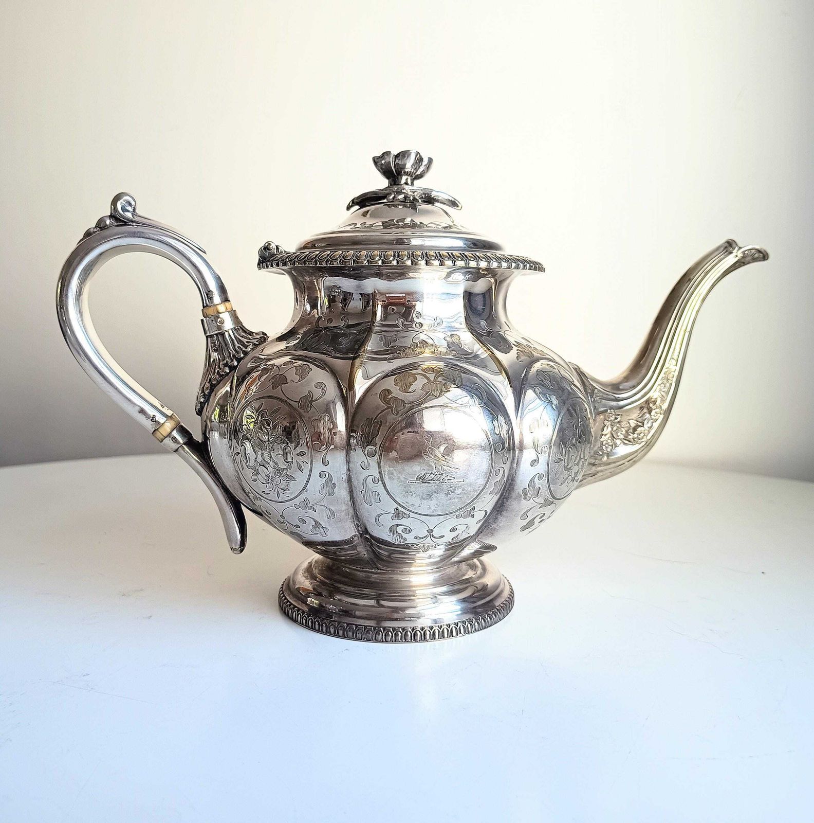 Antiek W & G Sissons verzilverd theepot en biscuit-/suikerschaal, meloenmodel met fazantenwapen photo Woonaccessoires