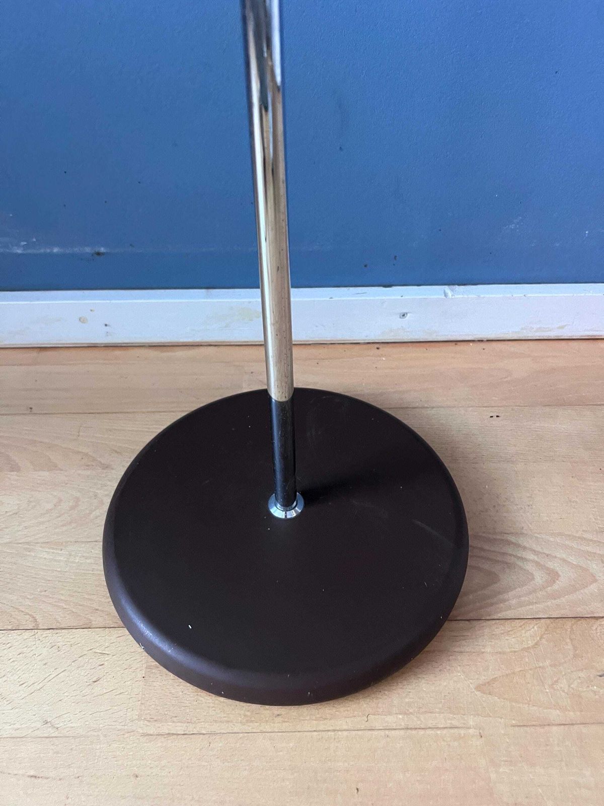 photo vinterior Vintage White Mushroom Floor Lamp | Mid Century Plexiglass Shade