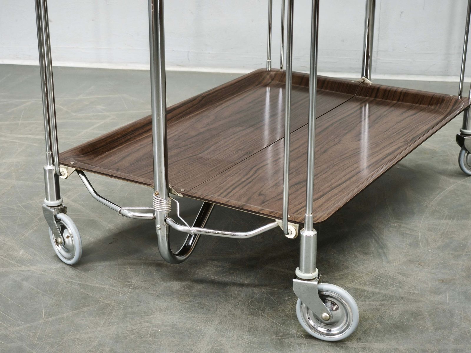 Duitse mid-century opvouwbare chromen serveerwagen, jaren 1960 photo furniture