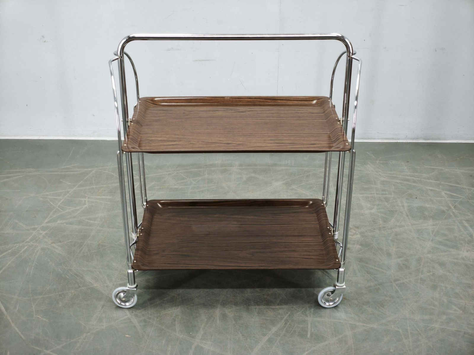 photo furniture Duitse mid-century opvouwbare chromen serveerwagen, jaren 1960