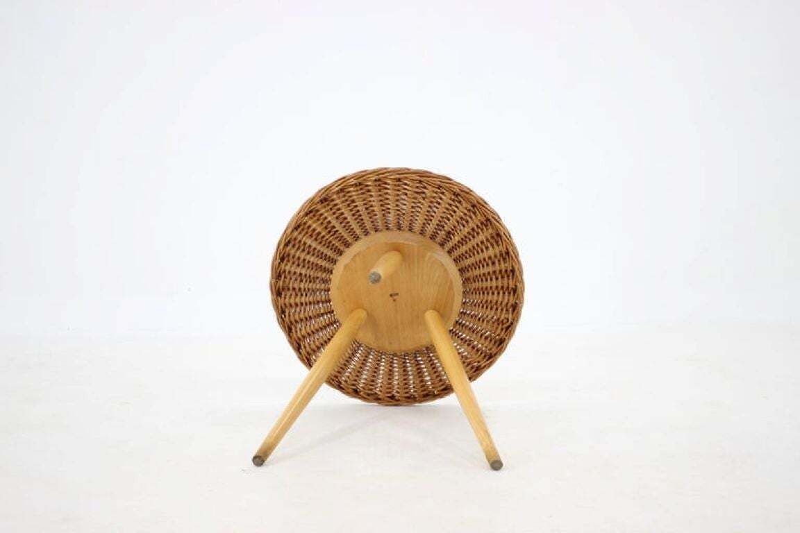 Tsjechische bijzettafel van rotan en hout, jaren 1970, Jan Kalous voor ÚLUV photo for sale