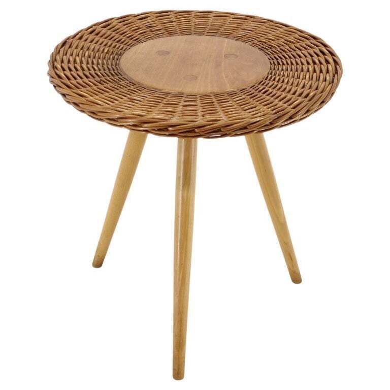 Tsjechische bijzettafel van rotan en hout, jaren 1970, Jan Kalous voor ÚLUV photo Meubels
