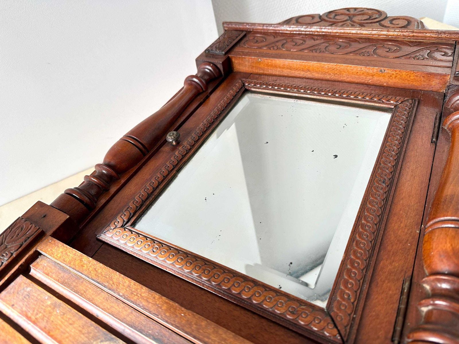 photo for sale Antiek Frans houten apothekerskastje, medicijnkast met geslepen spiegel en schelpvormig fronton