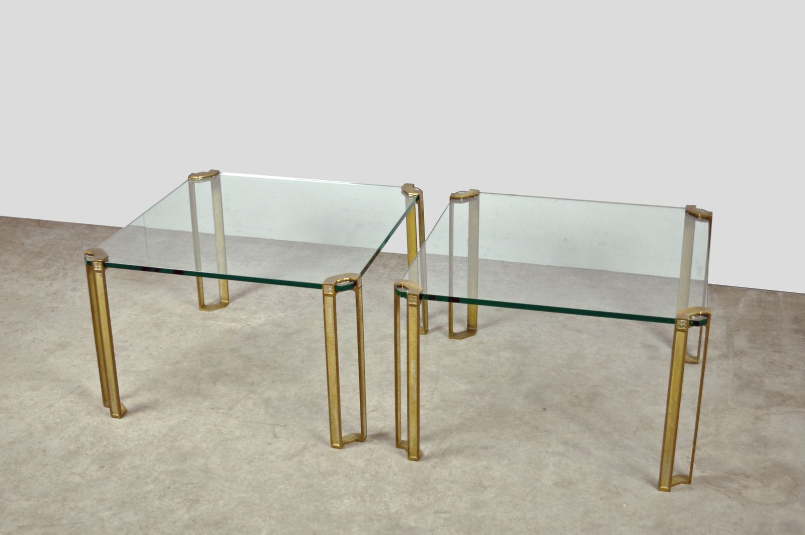 photo for sale Glazen salontafel met messing onderstel van Peter Ghyczy, jaren 1970
