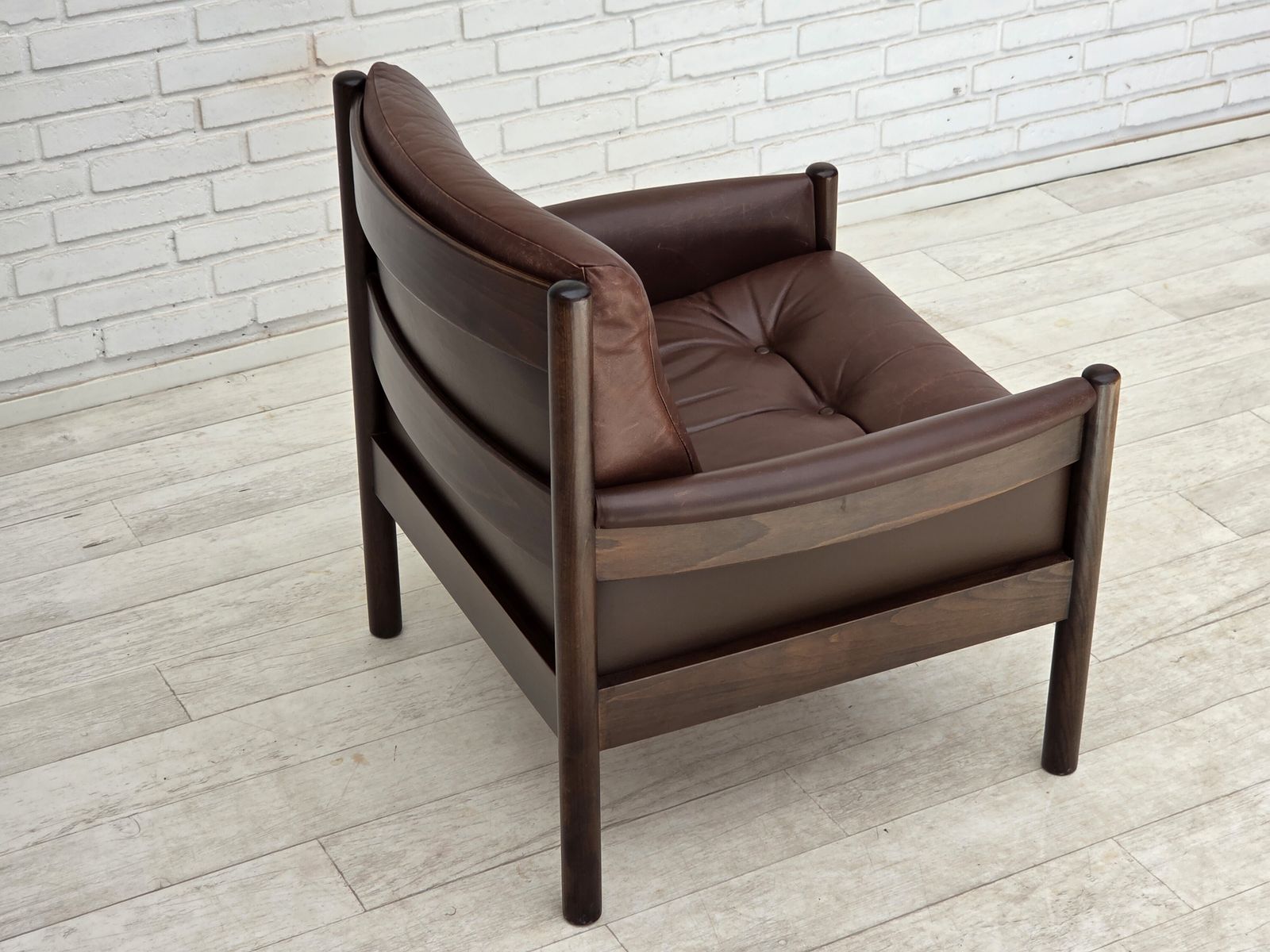 photo for sale Ca. jaren 1970, Scandinavische fauteuil, meubelsleder, beukenhout.