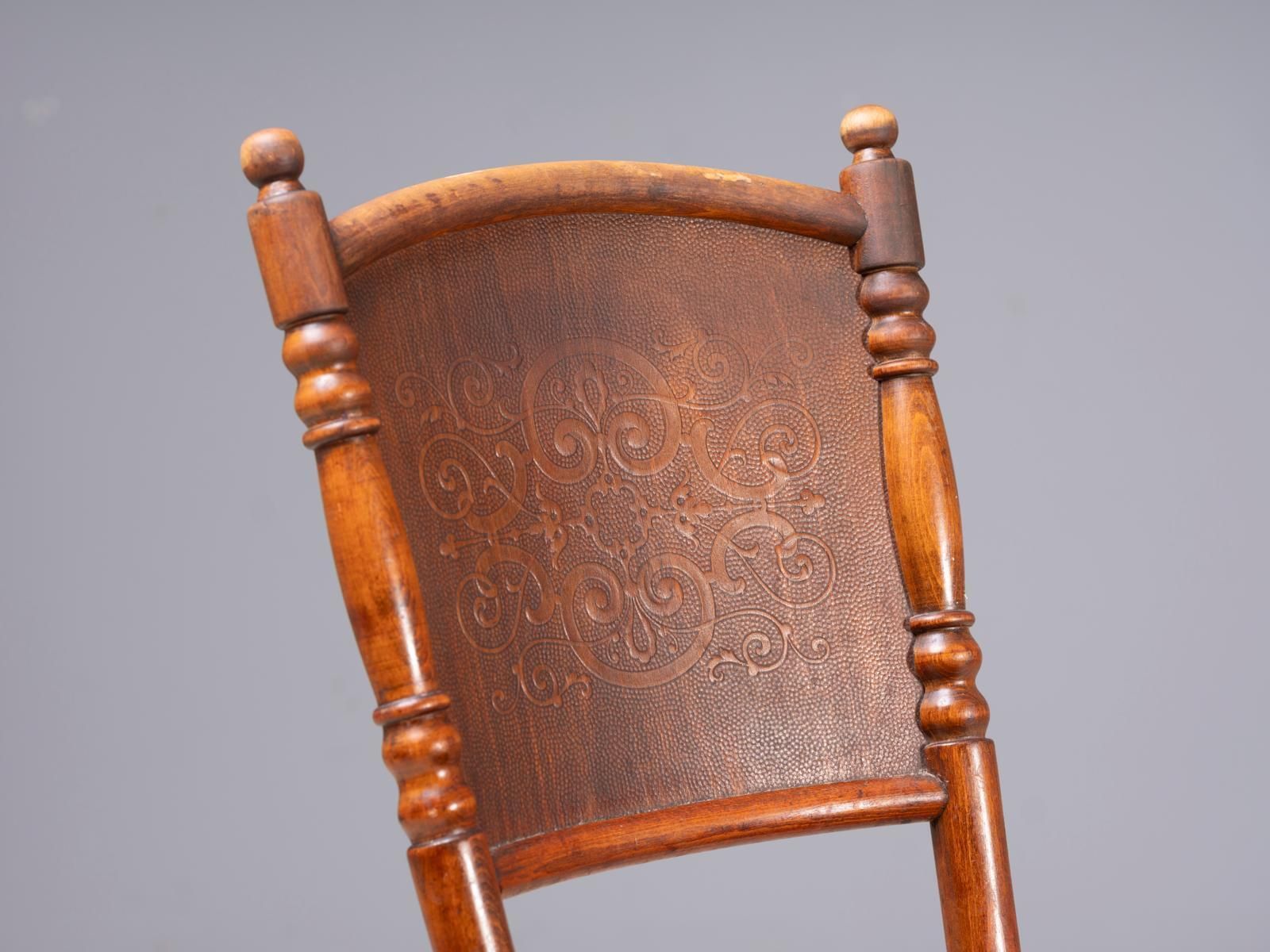 Set van vier bentstoelen van Jacob & Josef Kohn, gestempelde zittingen, midden 20e eeuw, 40 × 49 × 95 cm photo furniture