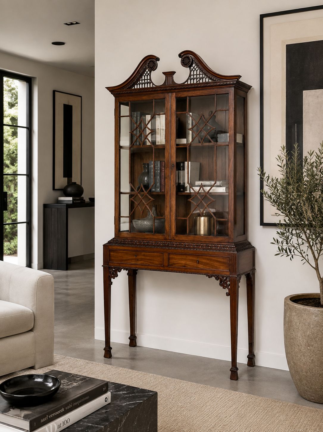 Vitrine espagnole de style néo-géorgien en bois de noyer, avec piédestal et vitrage photo furniture