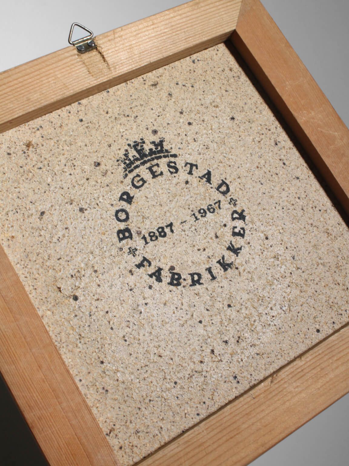 Konrad Galaaen Mid-Century keramische kunsttegel, voor Borgestad Fabrikker, Noorwegen photo furniture